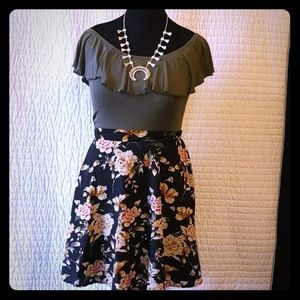 LAST CHANCE BEFORE DONATION Stitch Fix Floral A-Line Skirt NWOT